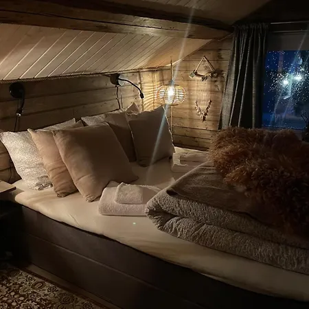 Paradis I Brenna, Lofoten Holiday home *