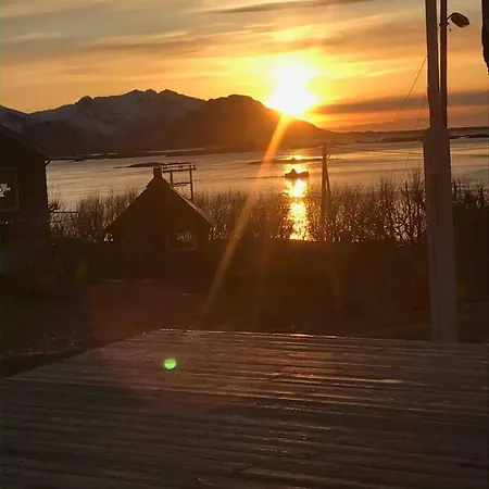 Hus Med Havutsikt I Lofoten *